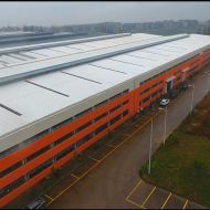 tehtaan ulkopuolella